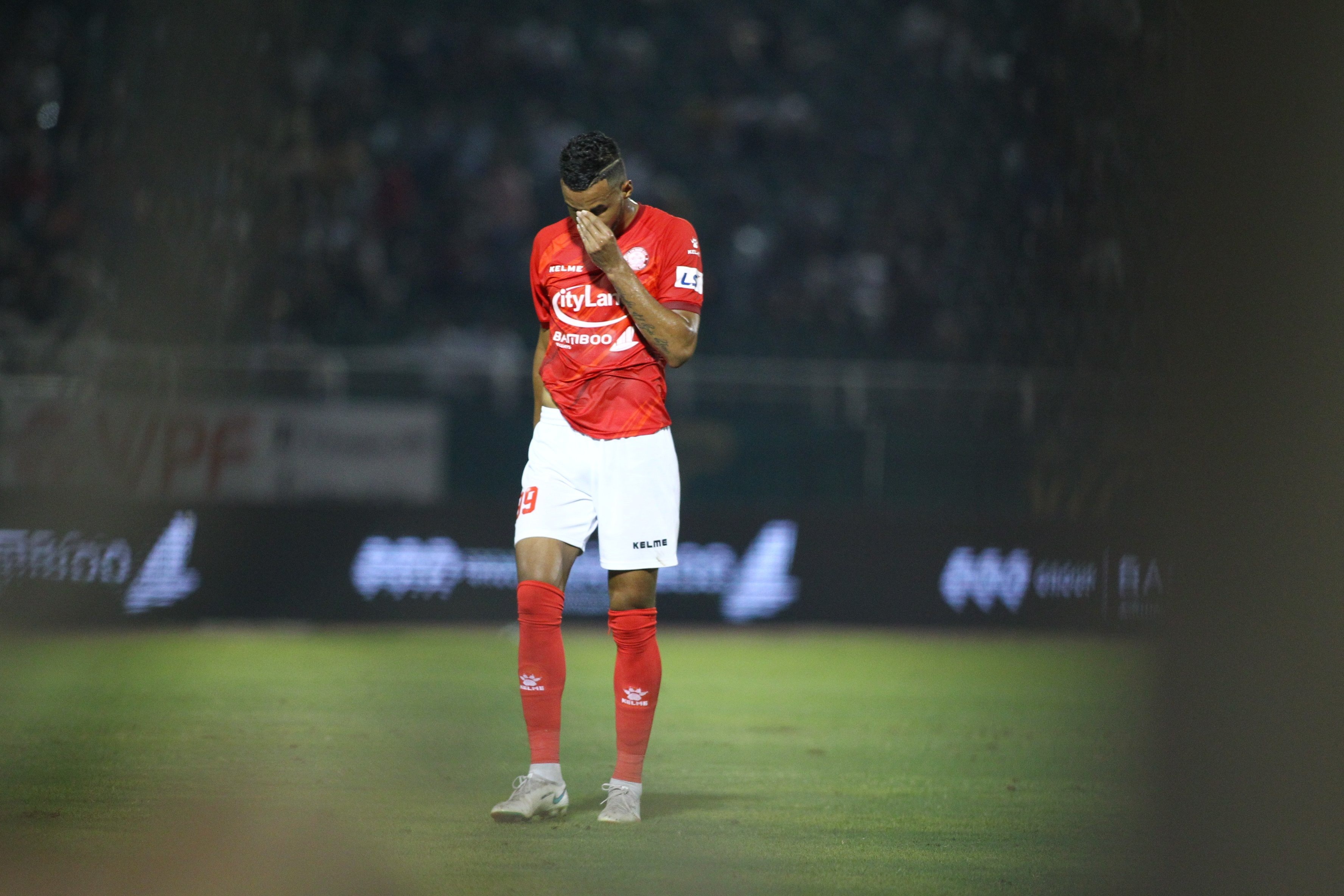 ngoai binh v league anh 1