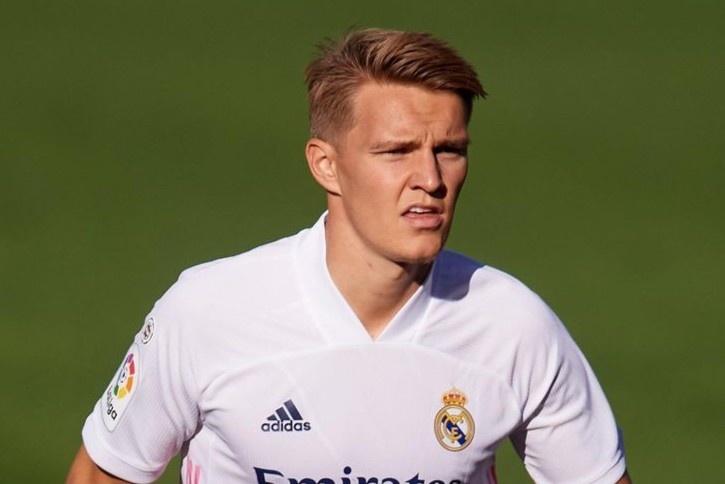 HLV Ancelotti gui thong diep den Odegaard hinh anh