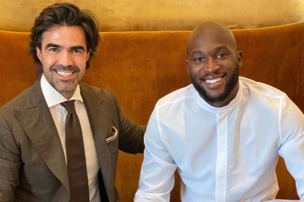 Gia dinh nguoi dai dien cua Lukaku bi CDV Inter de doa hinh anh