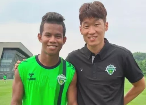 Park Ji-sung dong vien tuyen thu Thai Lan o Han Quoc hinh anh