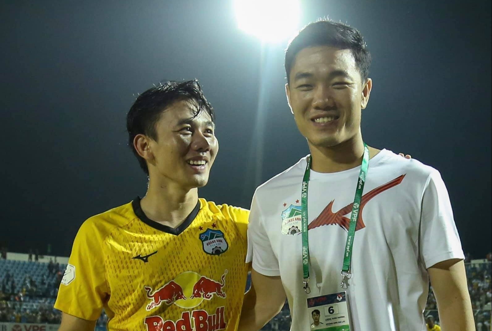 Tinh ban Xuan Truong - Minh Vuong giua song gio chan thuong hinh anh