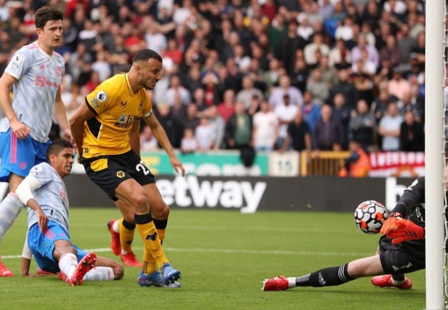 De Gea duoc huyen thoai MU ca ngoi sau pha can pha xuat than hinh anh