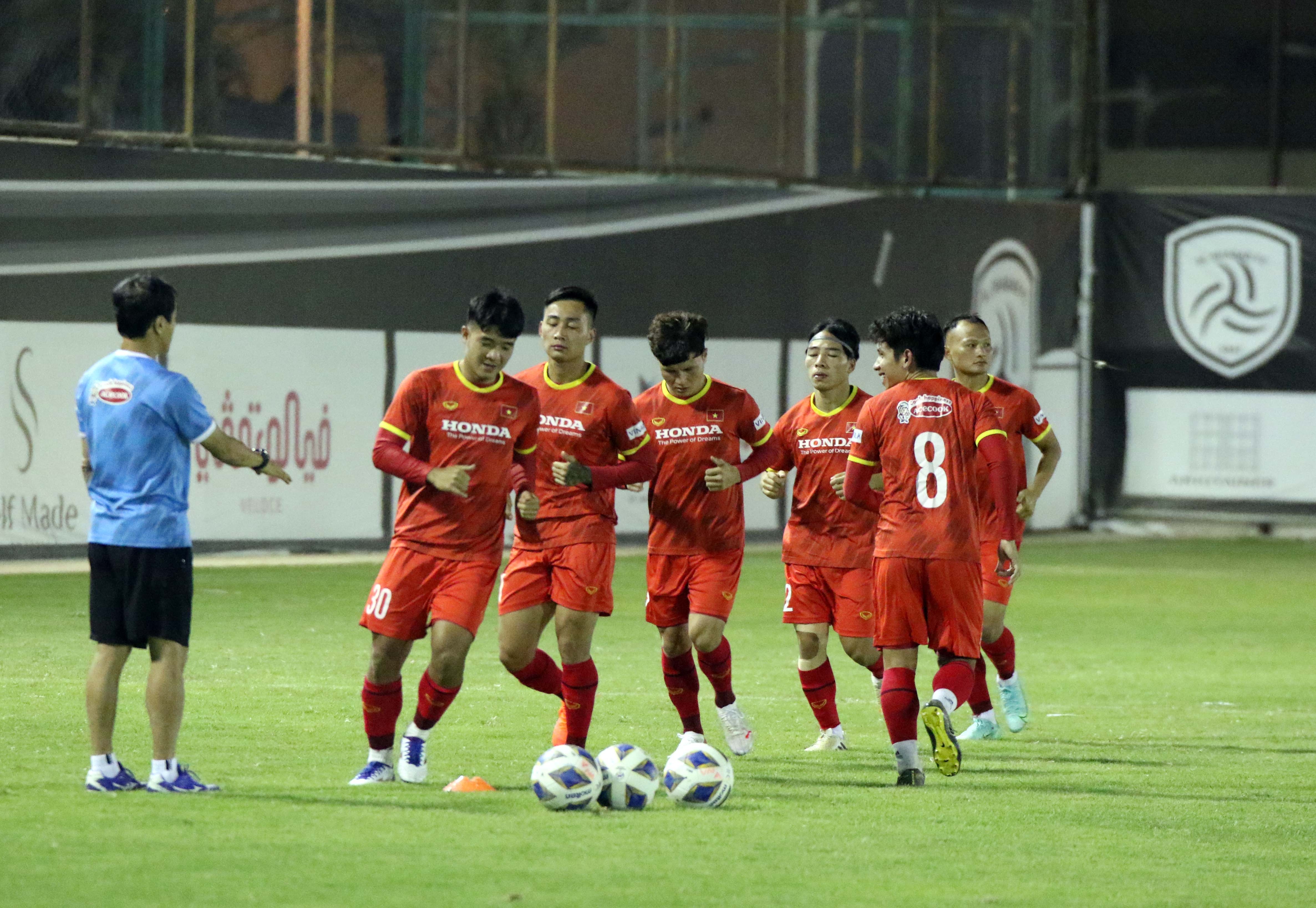 tuyen viet nam trao so ao anh 2