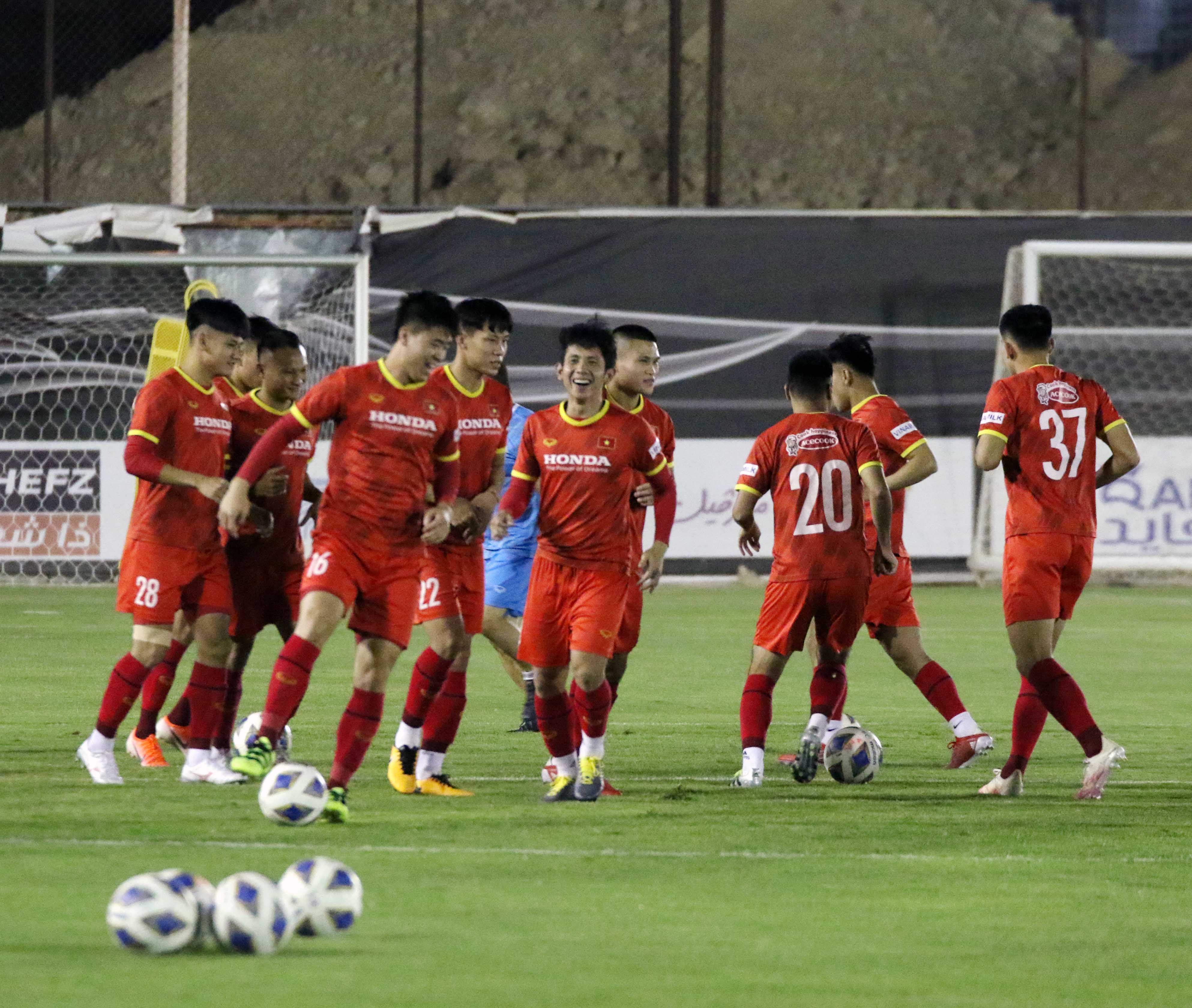 tuyen viet nam trao so ao anh 1