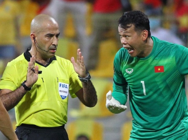 Tuyen Viet Nam chiu penalty nhieu nhat vong loai World Cup 2022 hinh anh