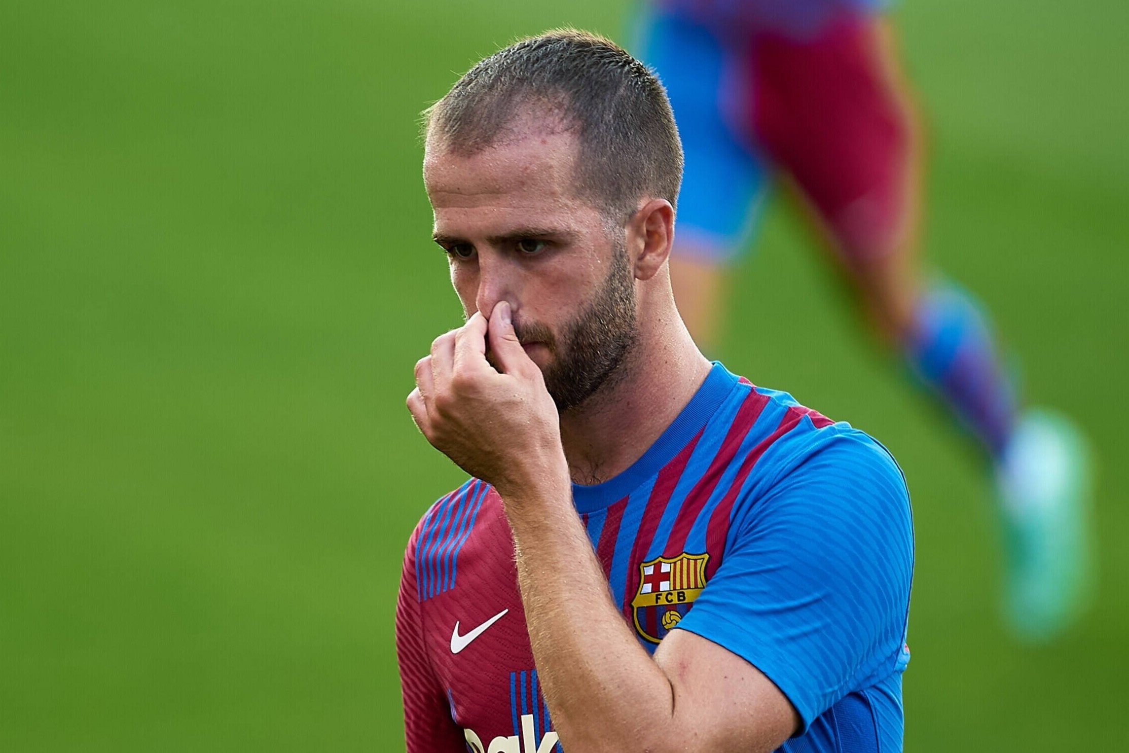 Pjanic chi trich Koeman sau khi bi Barca day di hinh anh