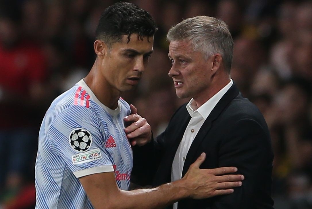 Solskjaer bao ve Ronaldo truoc chi trich tu Ferdinand hinh anh