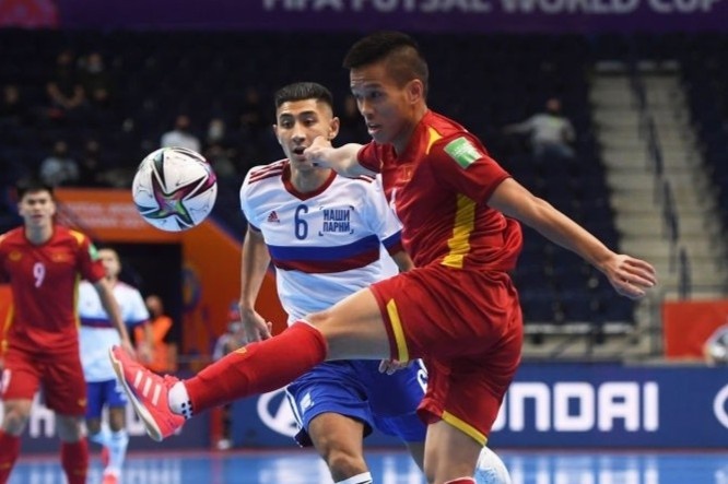 HLV Nga: 'Tuyen futsal Viet Nam choi ky luat, co chien thuat bai ban' hinh anh