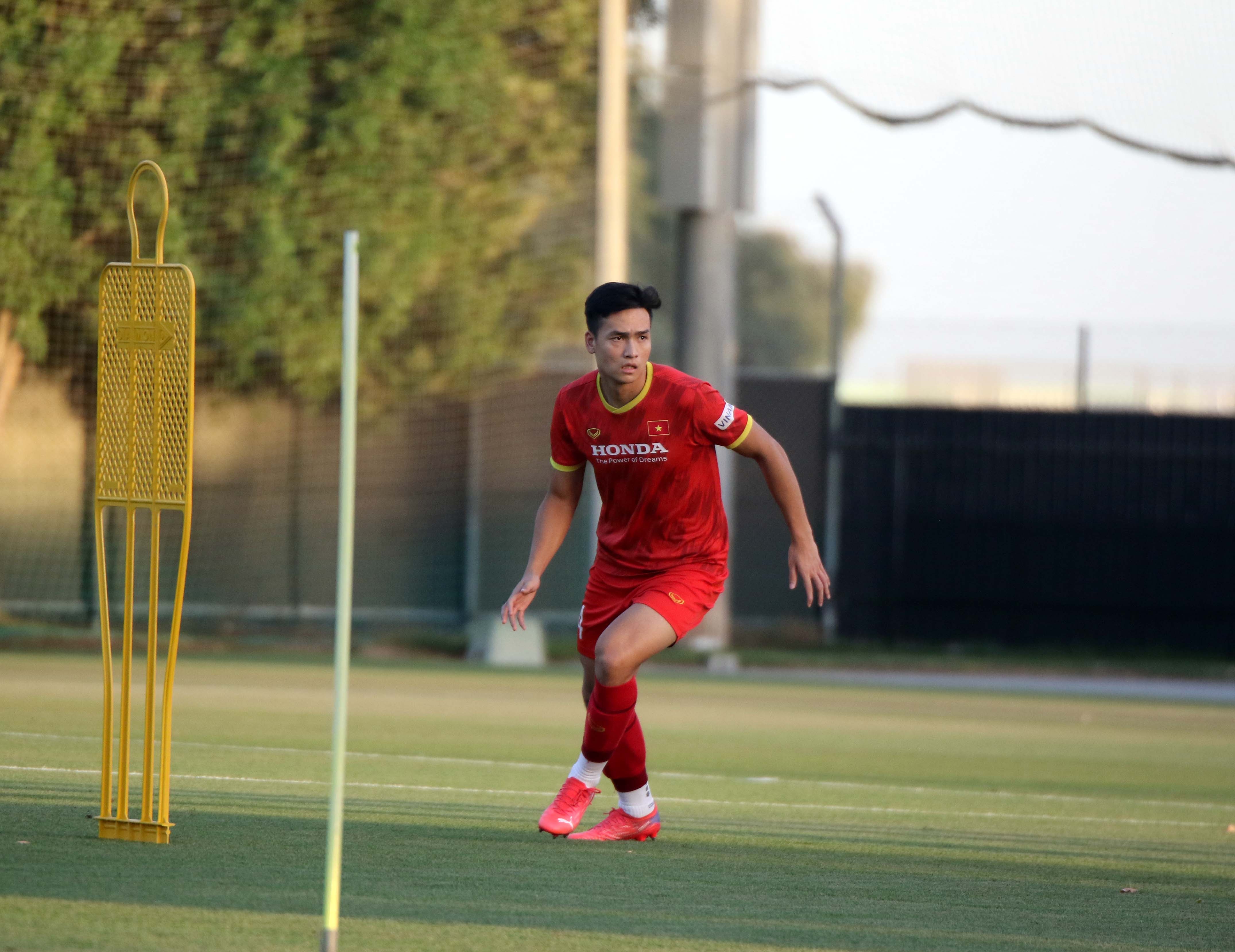 hai long binh phuc chan thuong anh 6