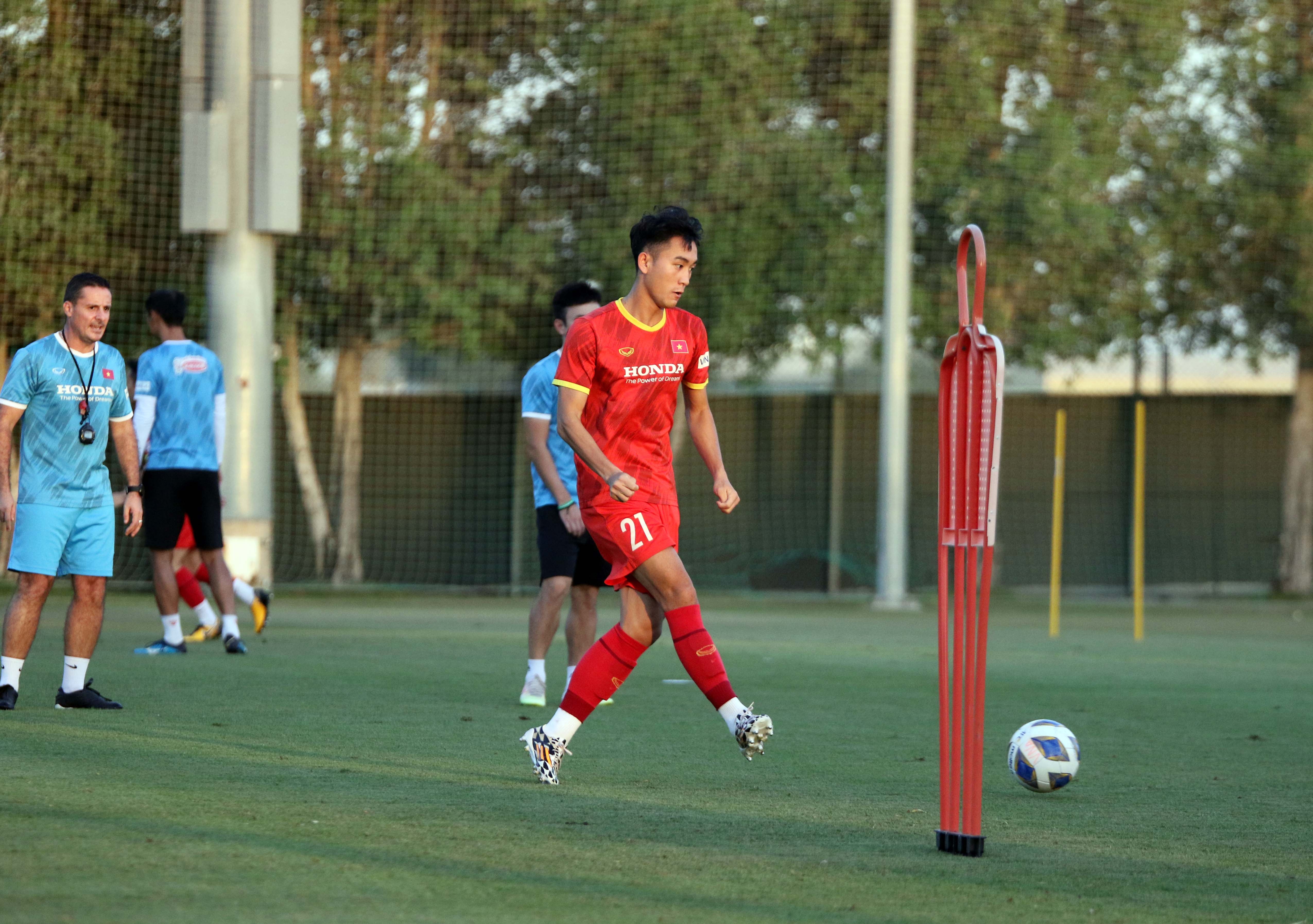 hai long binh phuc chan thuong anh 5