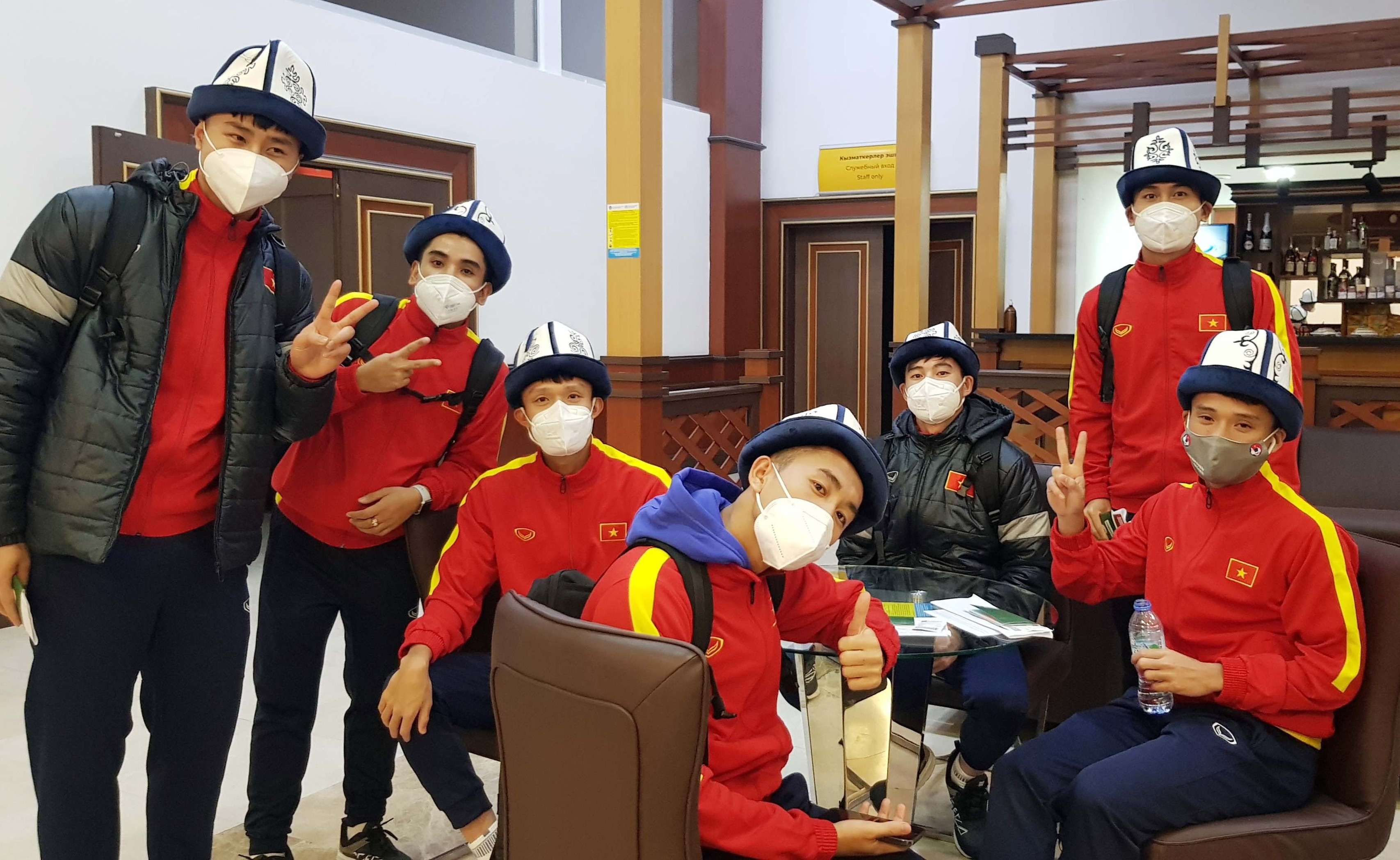 U23 Viet Nam chiu lanh khi den Kyrgyzstan hinh anh