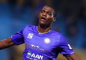 CLB Ha Noi chia tay ngoai binh dau tien hinh anh