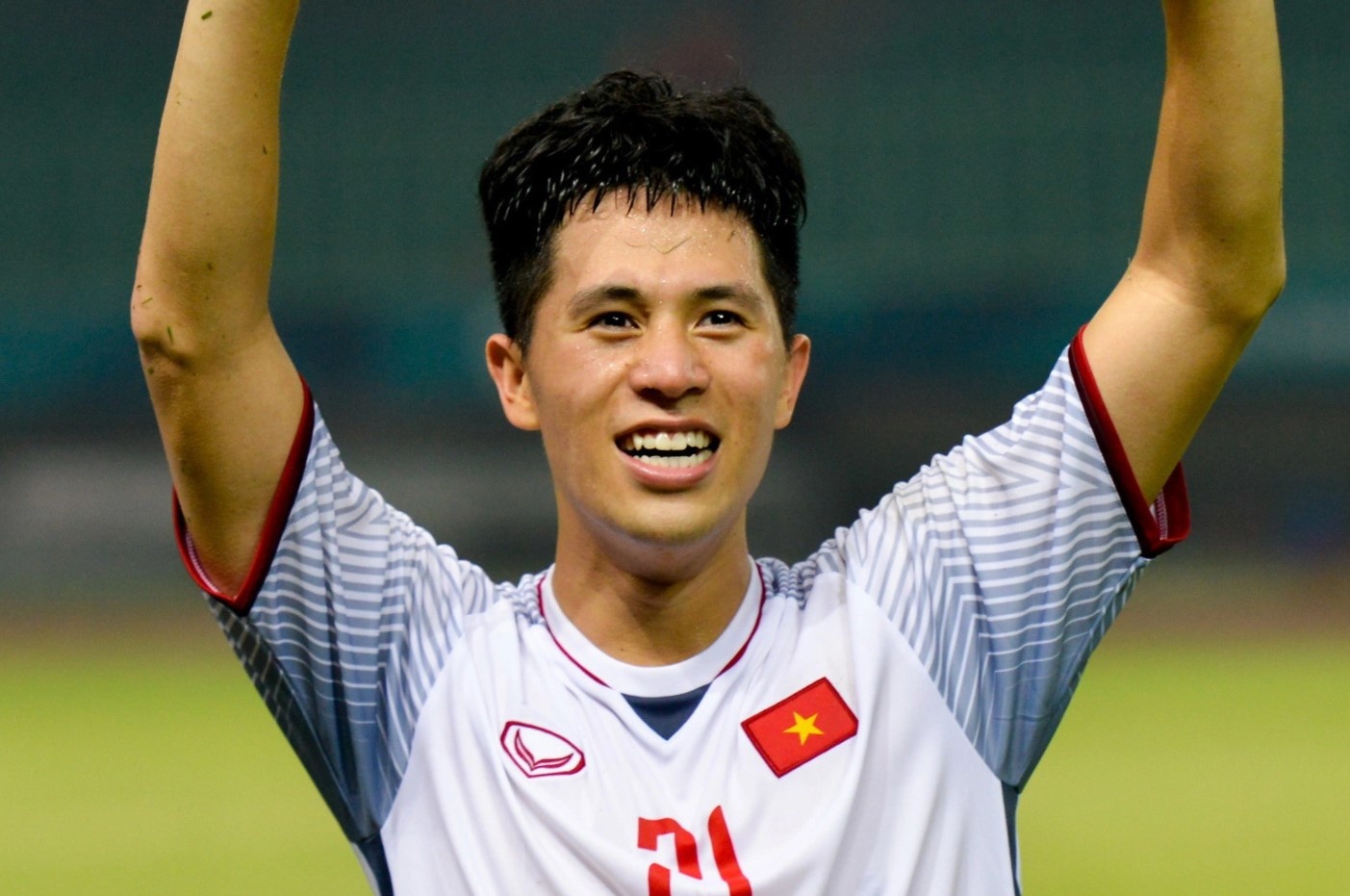 Van Hau va Dinh Trong sap tro thanh tan sinh vien hinh anh