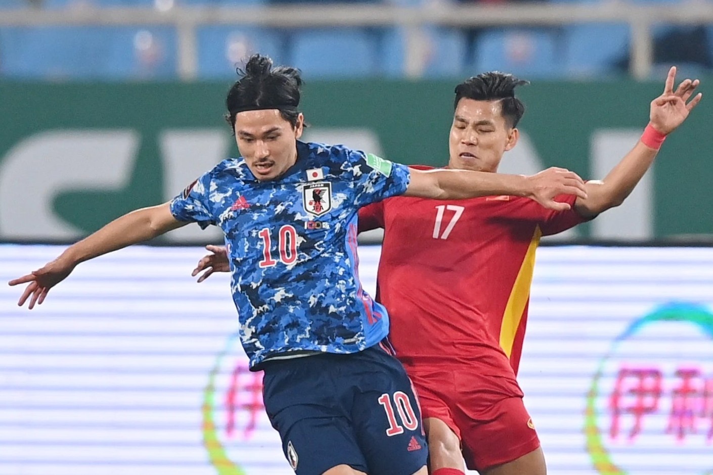 Khoang trong dao tao tre cua bong da Viet Nam hinh anh