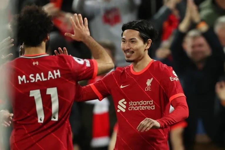 Minamino ghi ban giup Liverpool thang Arsenal 4-0 hinh anh