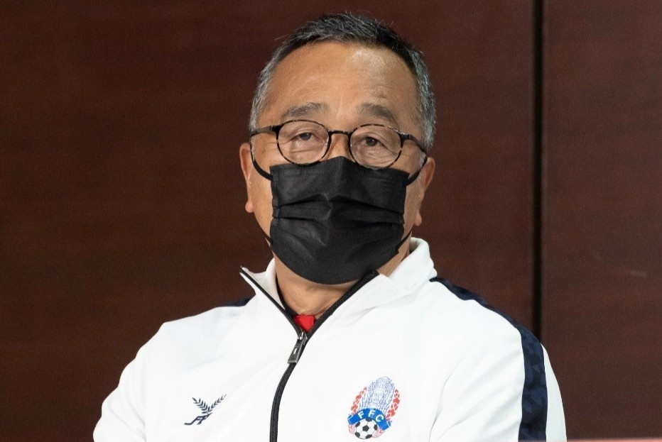 HLV Campuchia thua nhan hoc tro choi khong tot truoc tuyen Viet Nam hinh anh