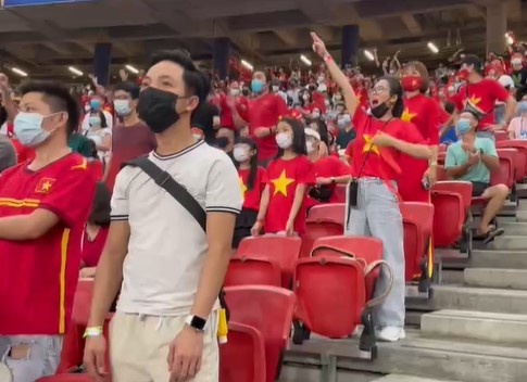 Co dong vien Viet Nam phan doi trong tai o tran gap Thai Lan hinh anh