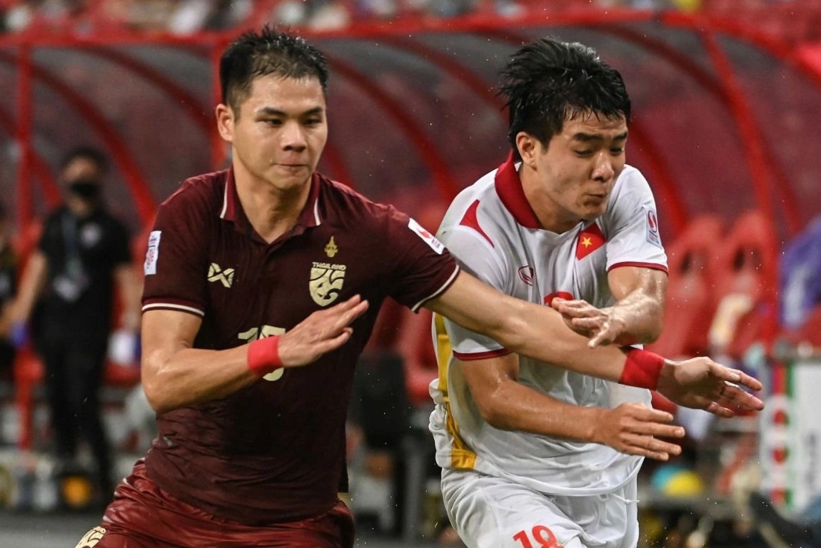 Cuu HLV tuyen Thai Lan: 'Chung ta da khong the choi bong da dep' hinh anh