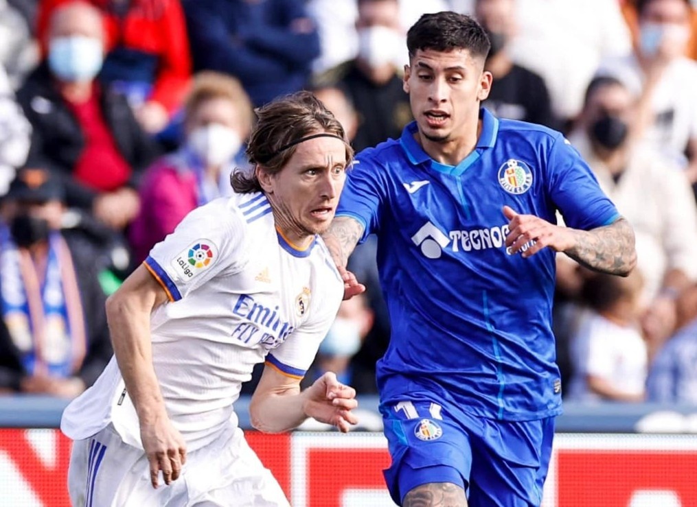 HLV Ancelotti: 'Real Madrid choi nhu the dang trong ky nghi' hinh anh