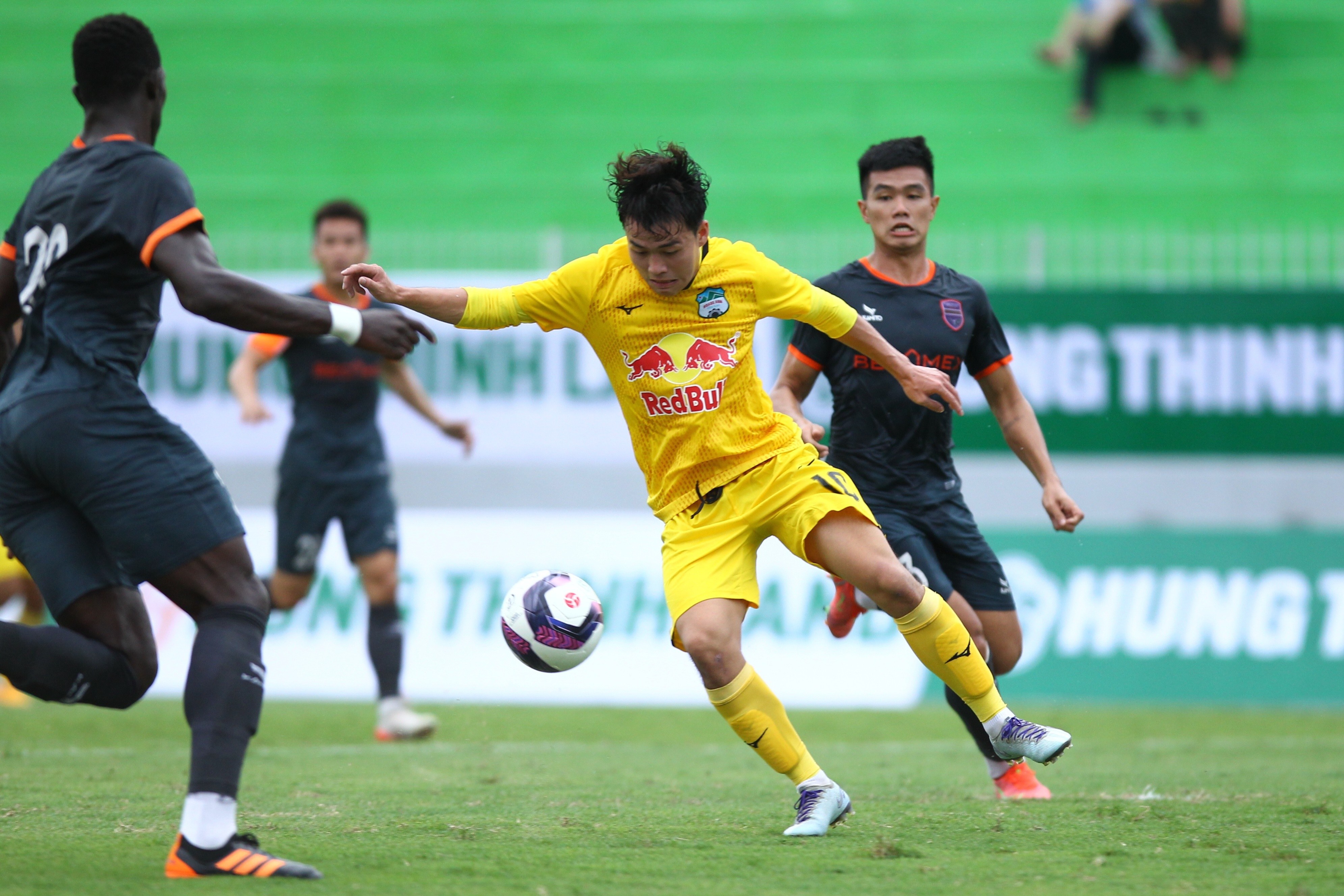 to van vu danh nguoi ngoai binh hagl anh 7