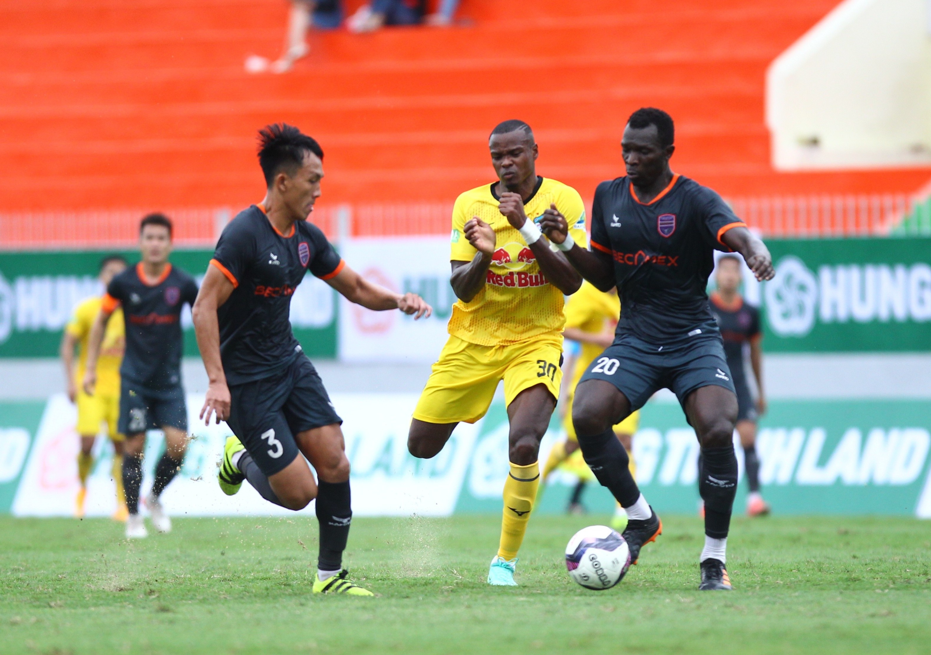 to van vu danh nguoi ngoai binh hagl anh 9