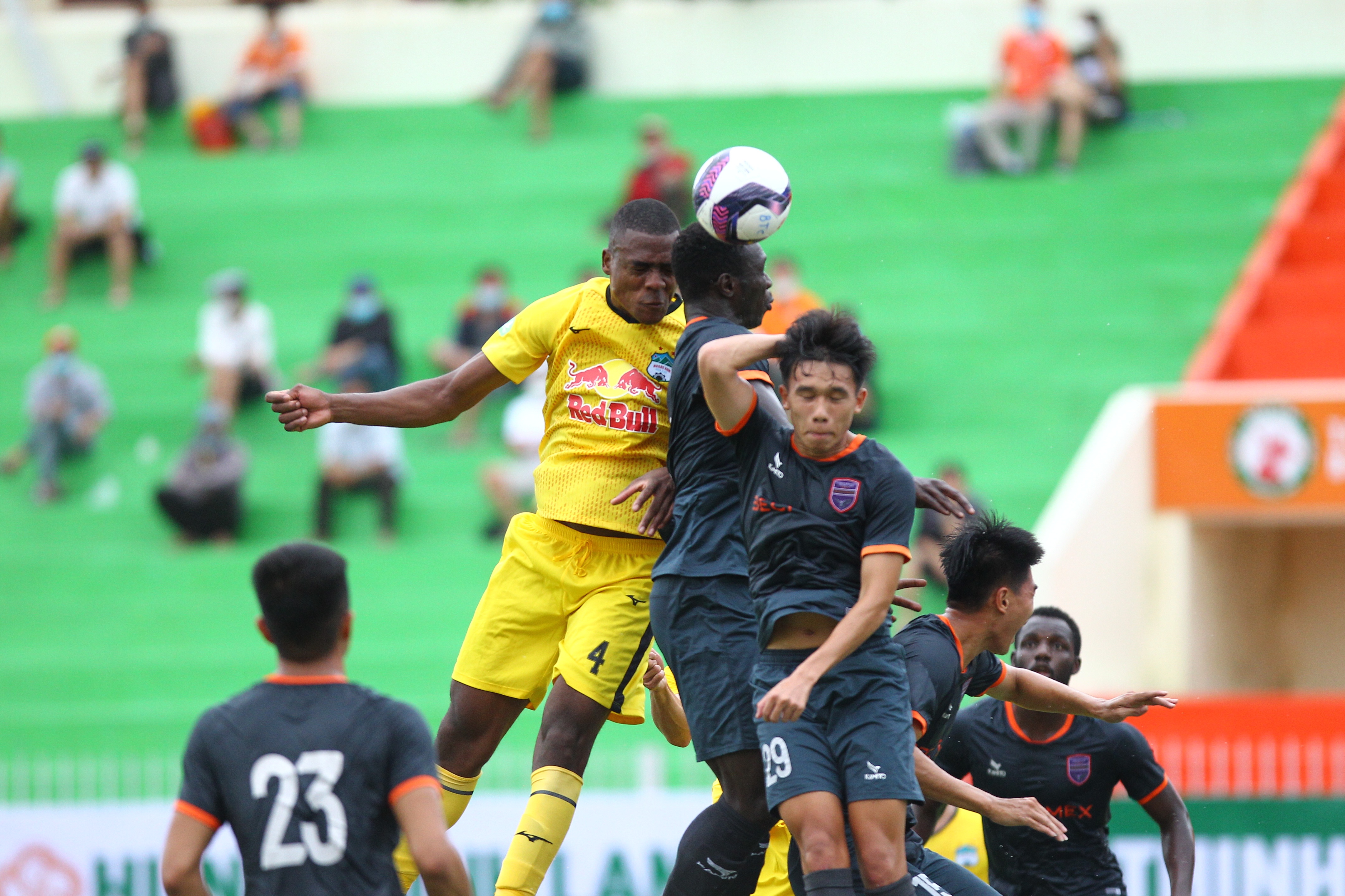 to van vu danh nguoi ngoai binh hagl anh 10