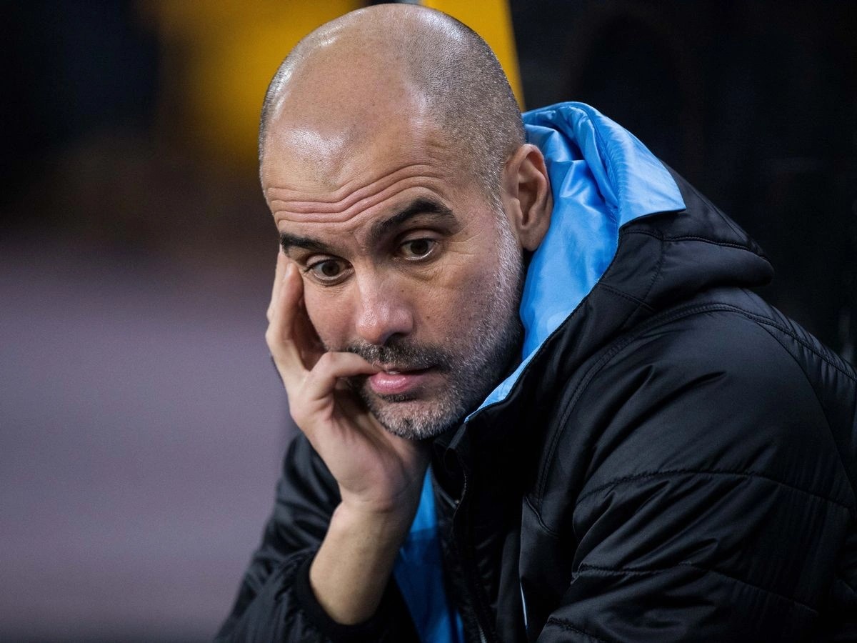Pep Guardiola va nhieu thanh vien Man City mac Covid-19 hinh anh