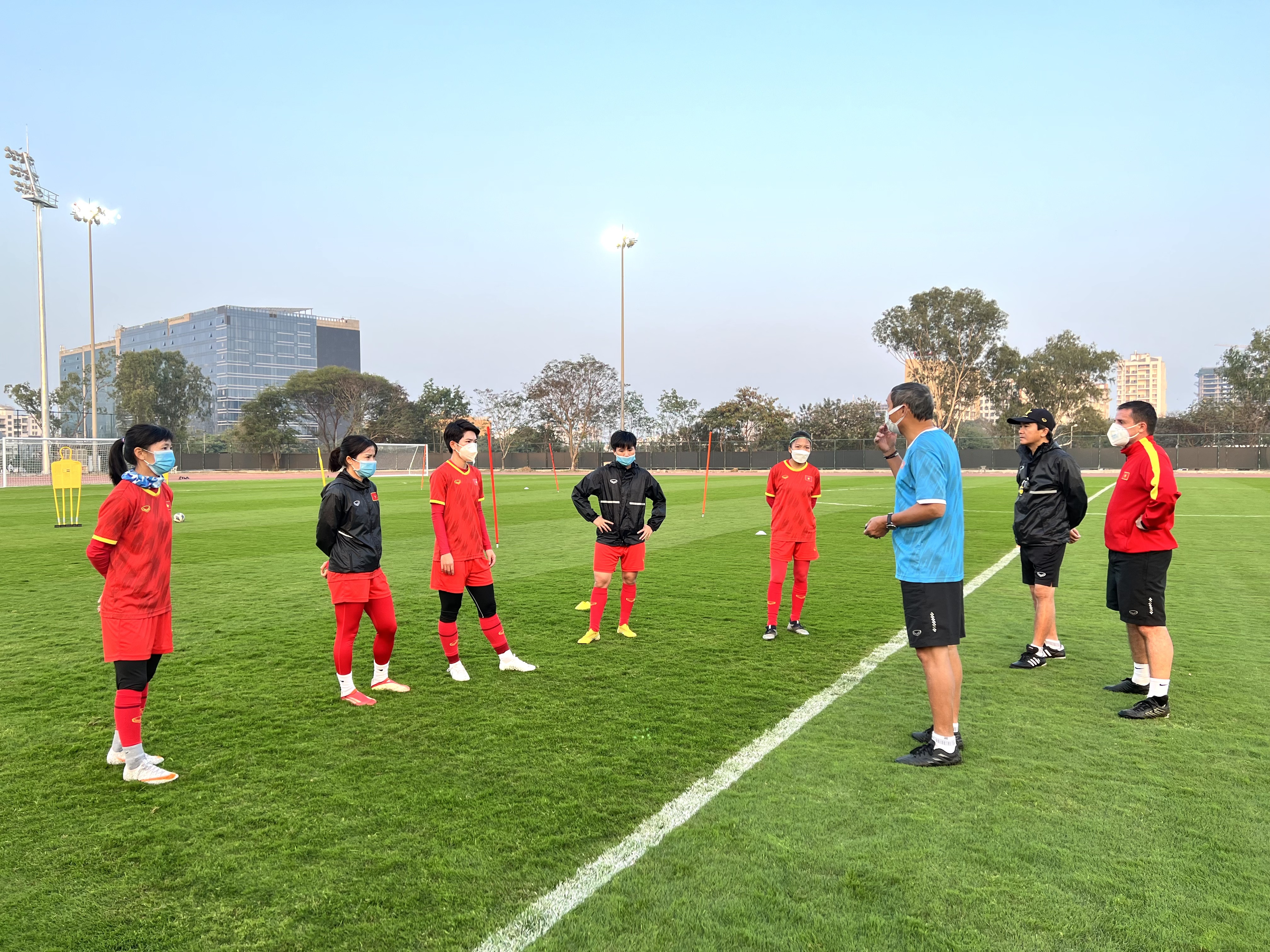 tuyen nu viet nam gap kho khan anh 1