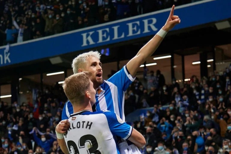 Januzaj toa sang giup Real Sociedad loai Atletico hinh anh