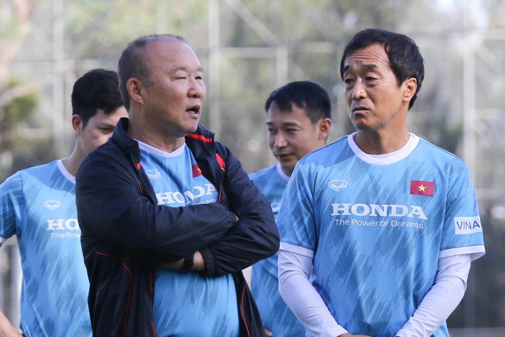 HLV Park thu nghiem doi hinh chuan bi dau Australia hinh anh