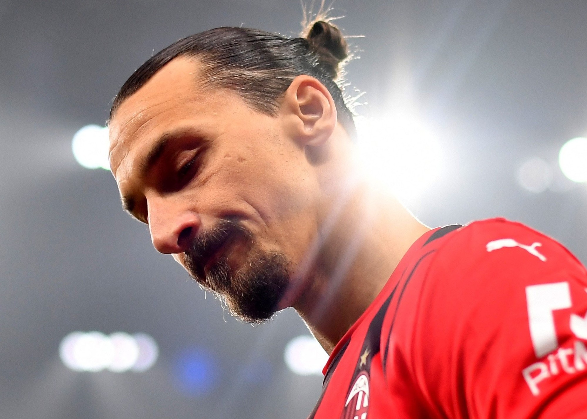 Ibrahimovic roi san som trong tran hoa cua Milan va Juventus hinh anh