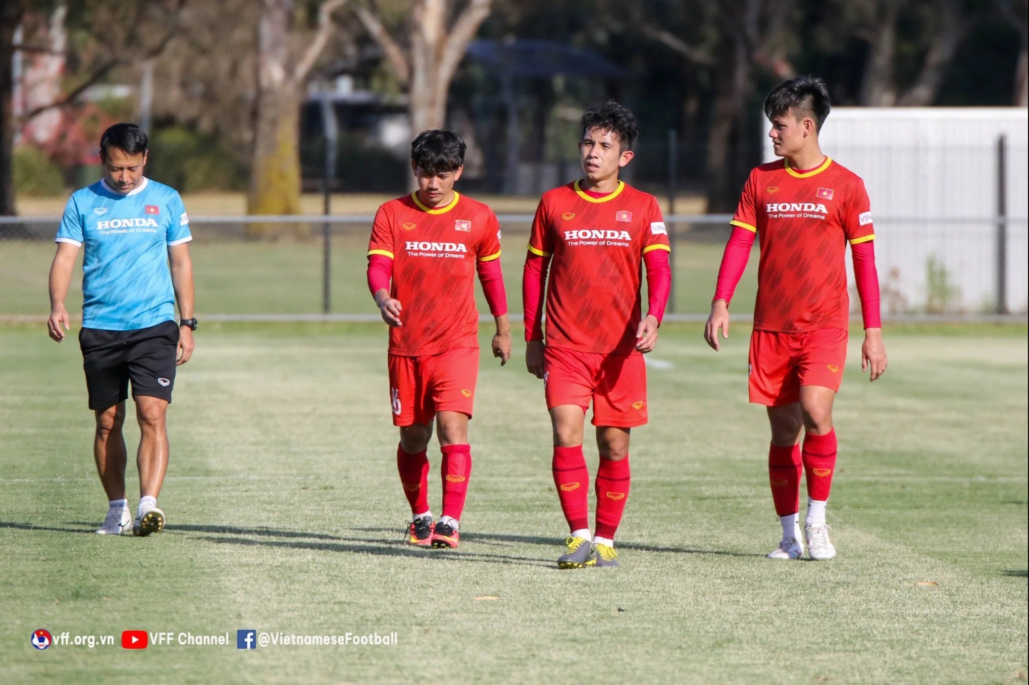 tuyen viet nam dau doi khang anh 9