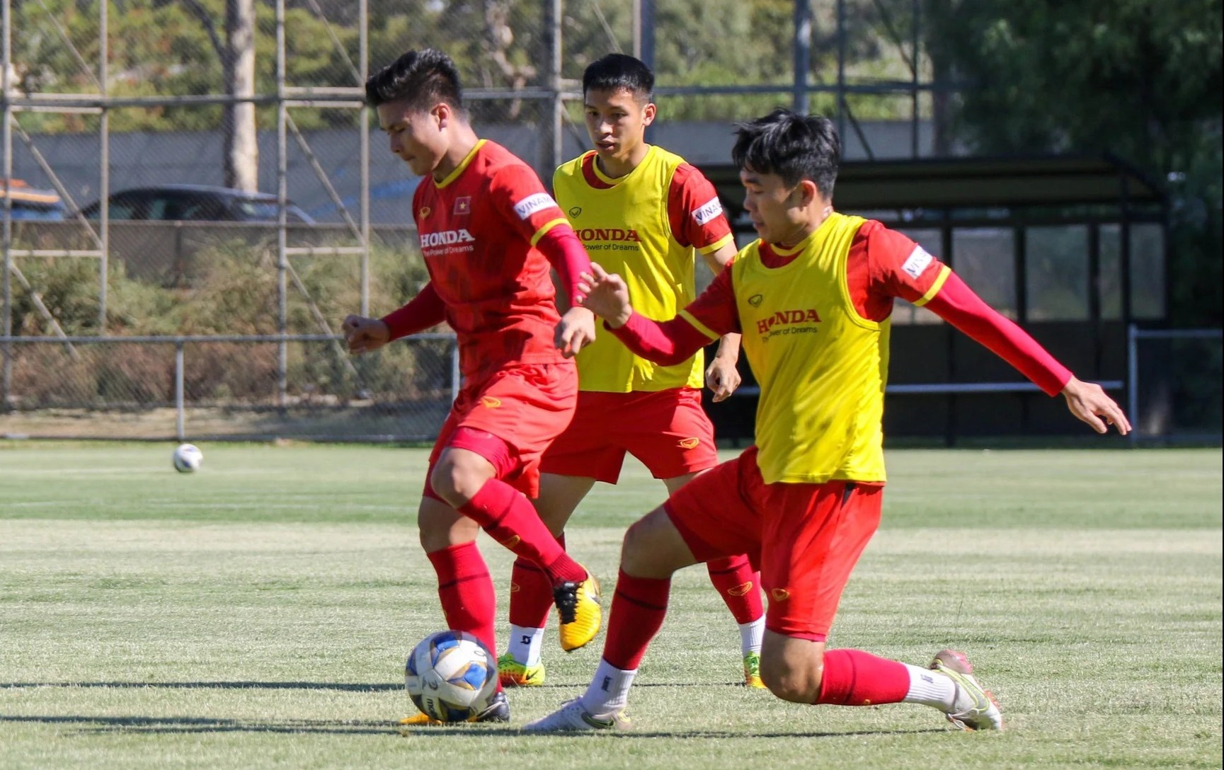 tuyen viet nam dau doi khang anh 4