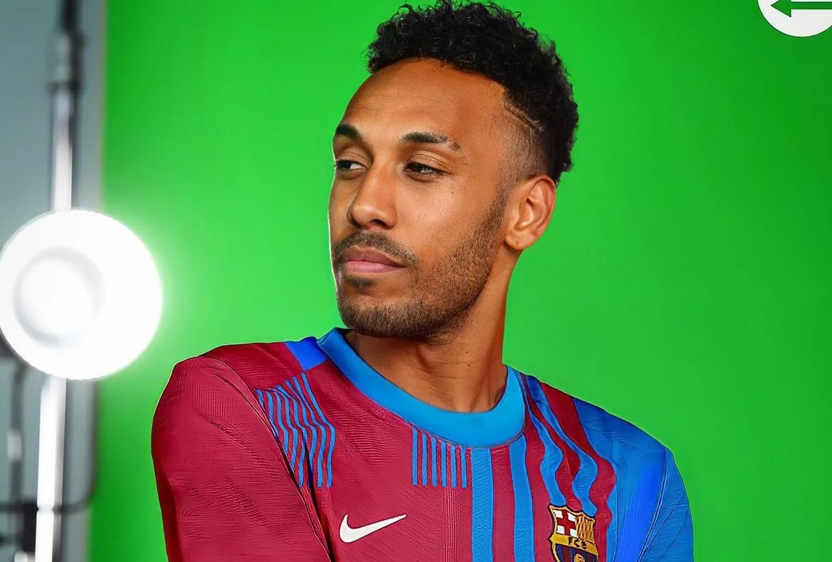 Aubameyang gia nhap Barca hinh anh