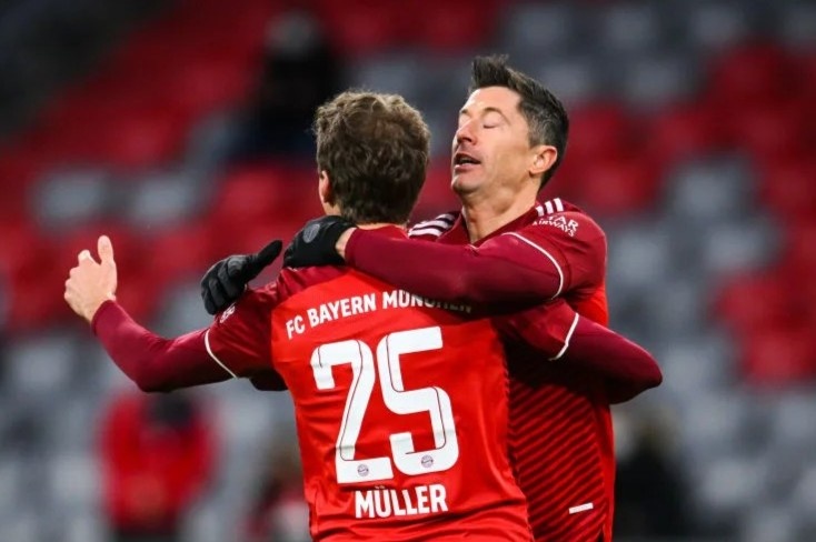 Lewandowski toa sang trong chien thang 3-2 cua Bayern Munich hinh anh