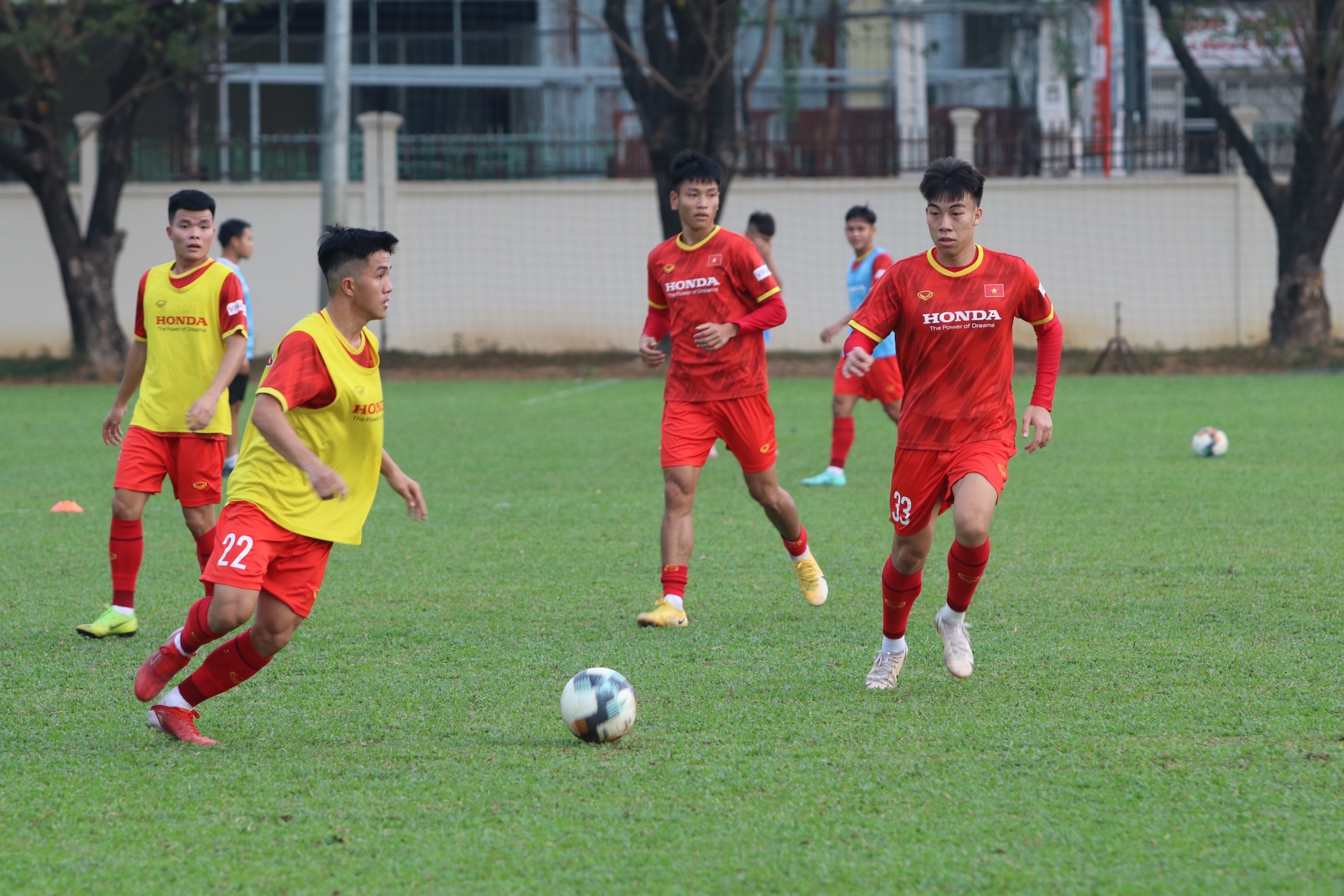 u23 viet nam muon thang singapore va thai lan anh 1