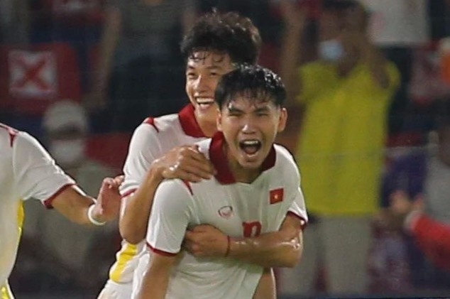 Sao moi U23 Viet Nam suyt bo bong da nam 10 tuoi hinh anh