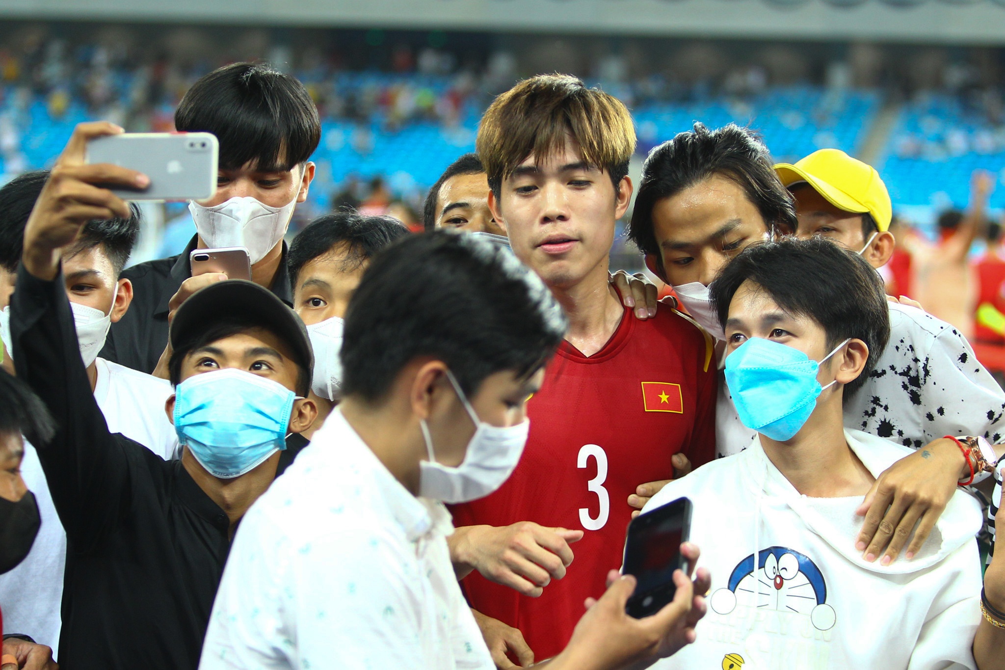 Nguoi ham mo tran xuong san chia vui cung U23 Viet Nam hinh anh