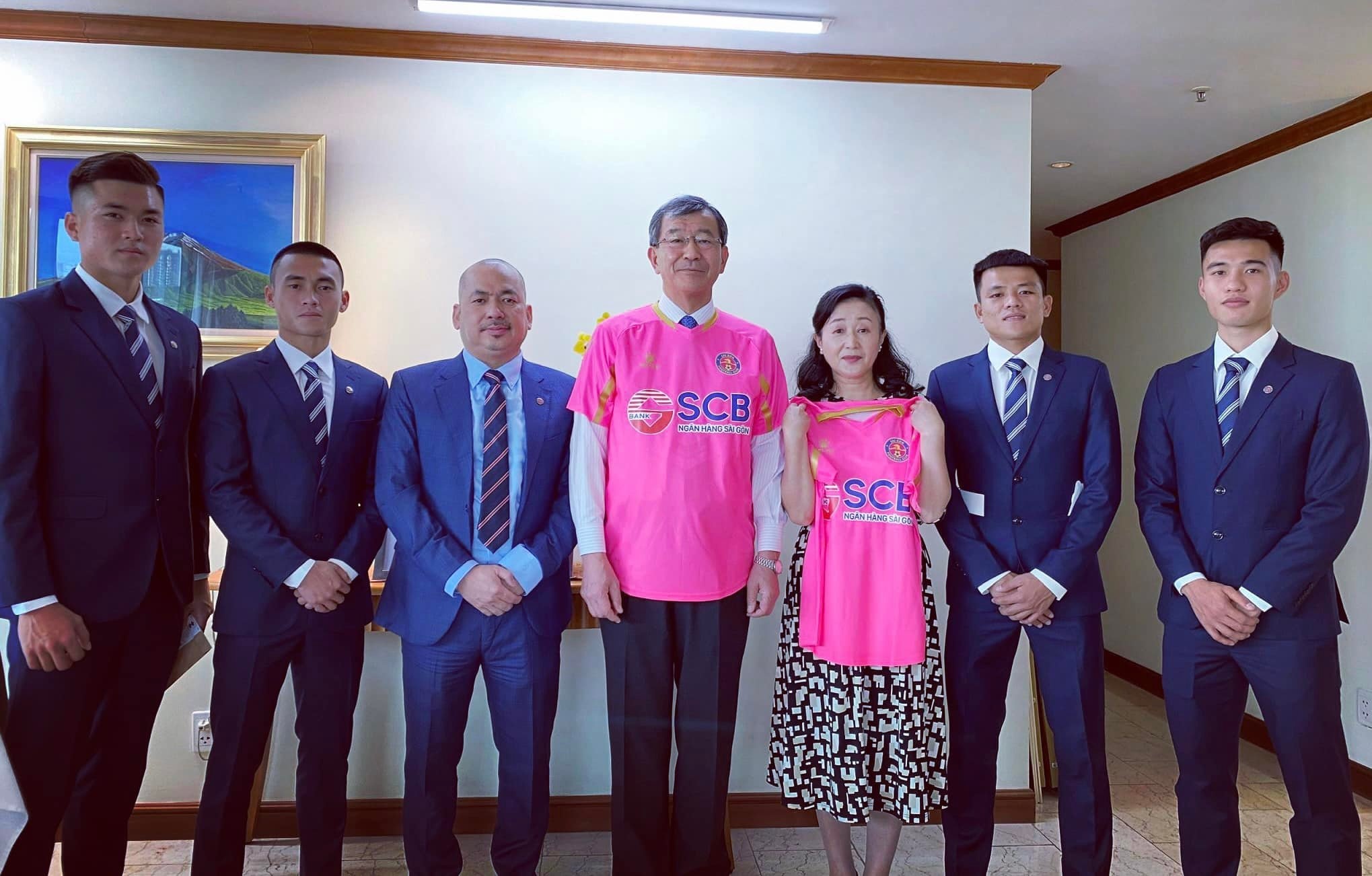 4 cau thu sai gon sang nhat ban thi dau anh 1