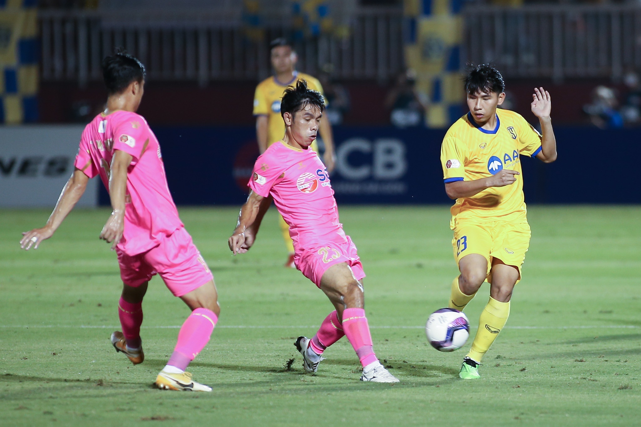 dinh xuan tien ra mat slna anh 2