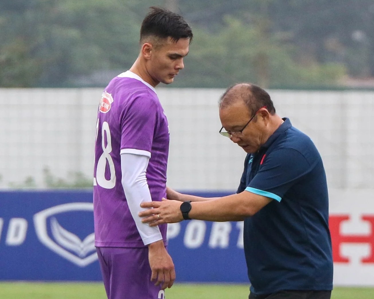 HLV Park chinh dong tac cho tan binh Schmidt hinh anh