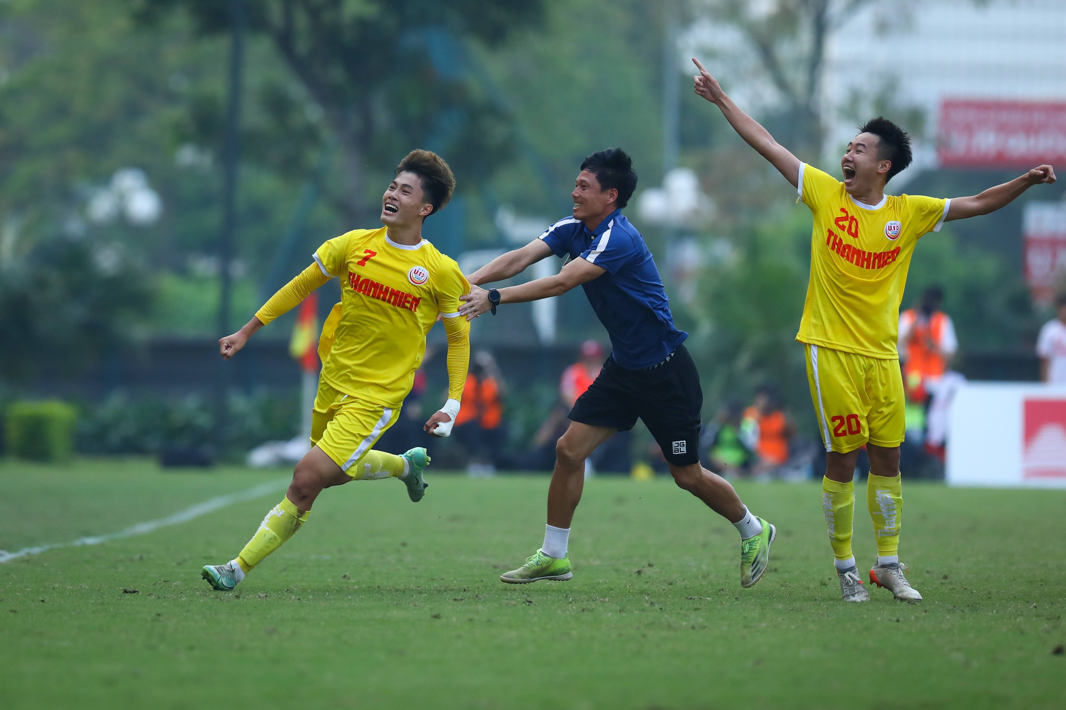 chung ket u19 quoc gia anh 8