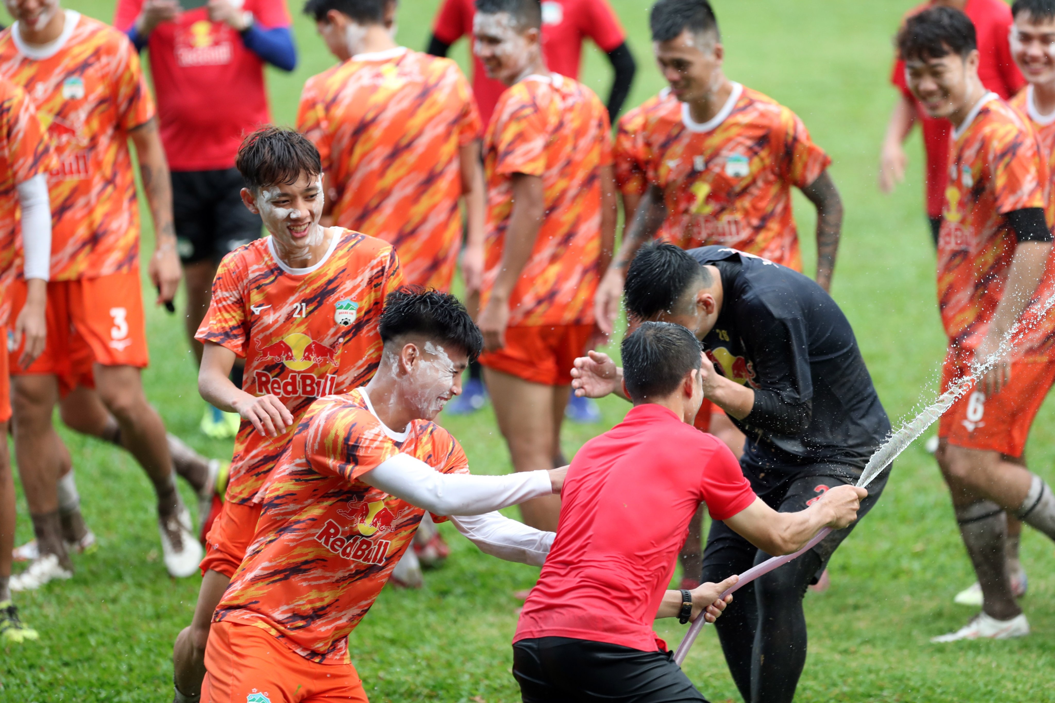 hagl tap luyen anh 6