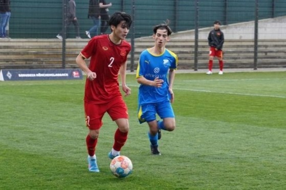 U17 Viet Nam thang 6-0 truoc doi tre Monchengladbach hinh anh