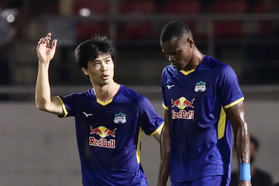 Sydney vs HAGL: Cho doi bat ngo tu thay tro Kiatisuk hinh anh