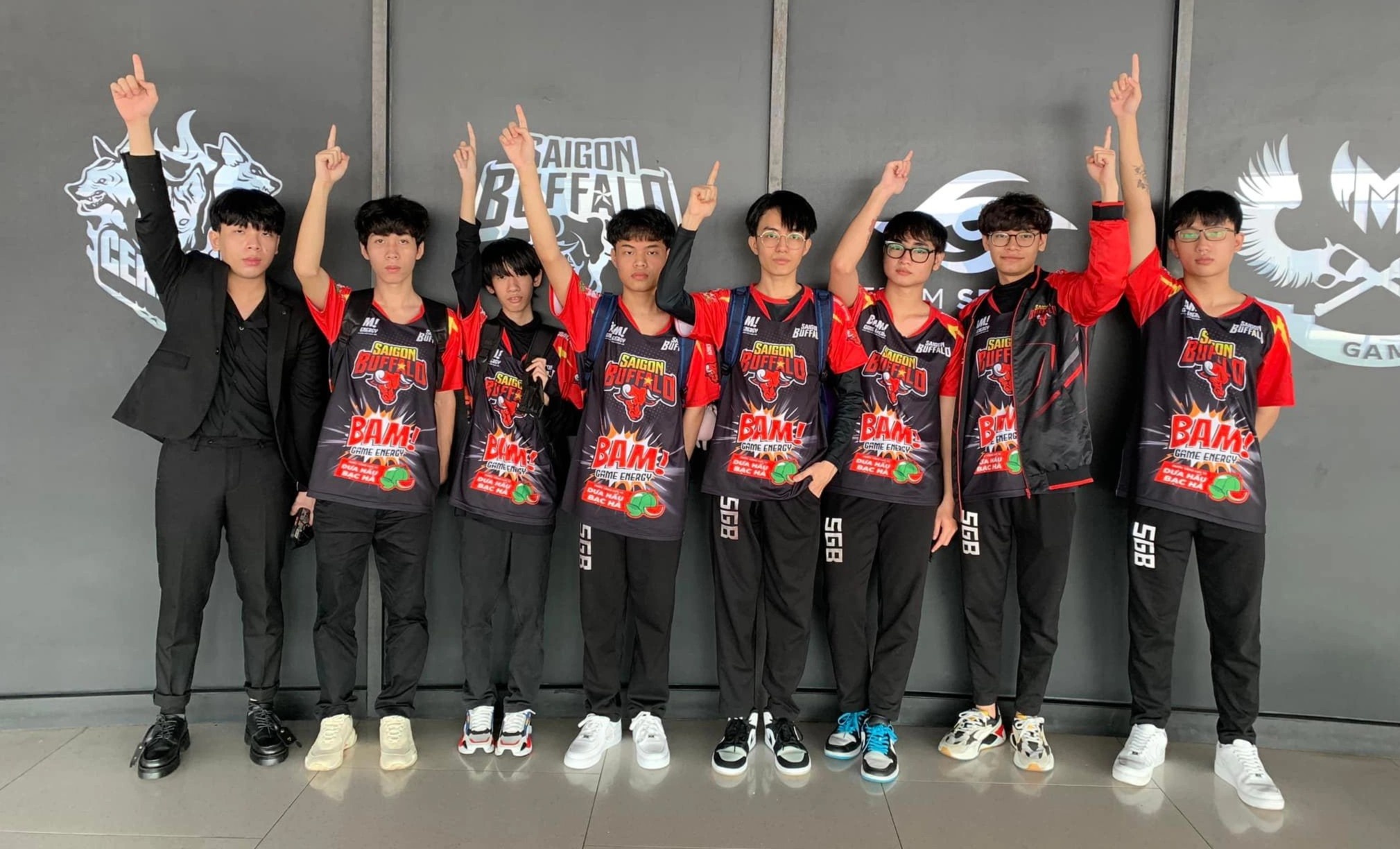 LMHT Viet Nam tro lai dau truong quoc te sau 3 nam hinh anh