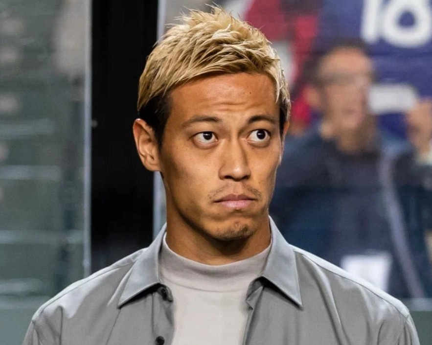 Keisuke Honda khong du hop bao truoc tran dau o SEA Games 31 hinh anh
