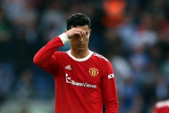 Cuu cau thu MU: 'Ronaldo khong co ly do de o lai' hinh anh