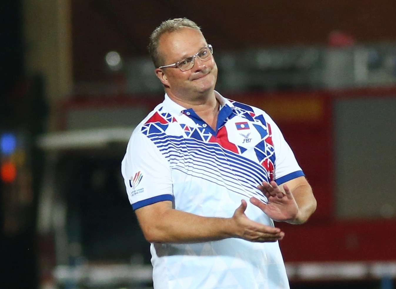 HLV Weiss: 'Cac ban se bat ngo voi U23 Lao o SEA Games toi' hinh anh