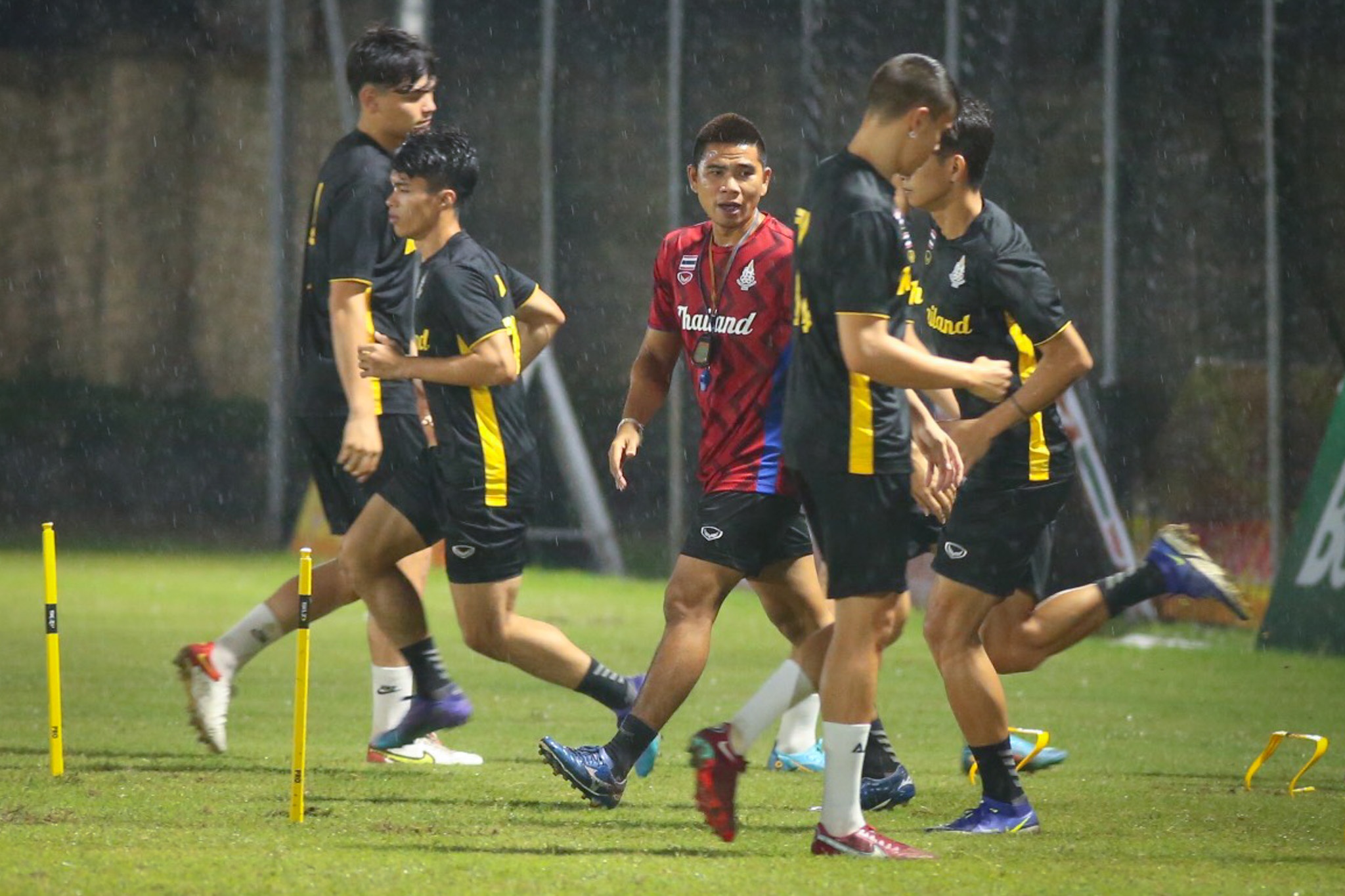 u23 thai lan tap trong mua anh 4